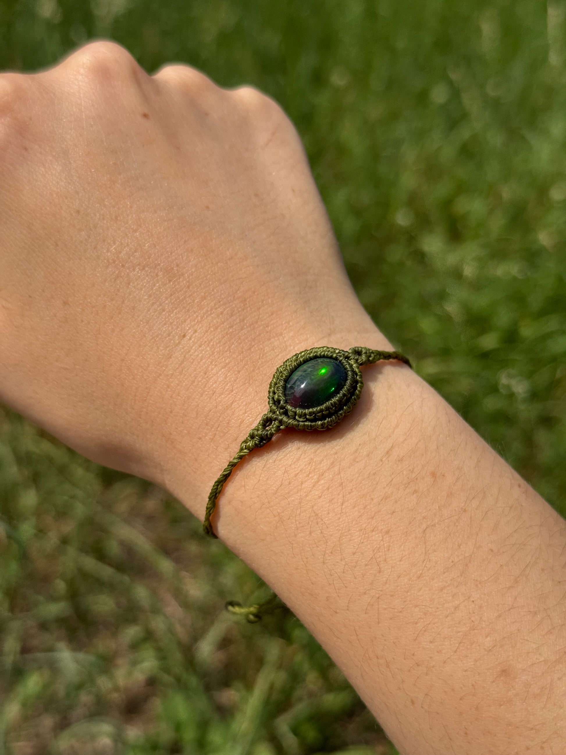 Verstellbares Armband mit Opal – Boho Schmuck