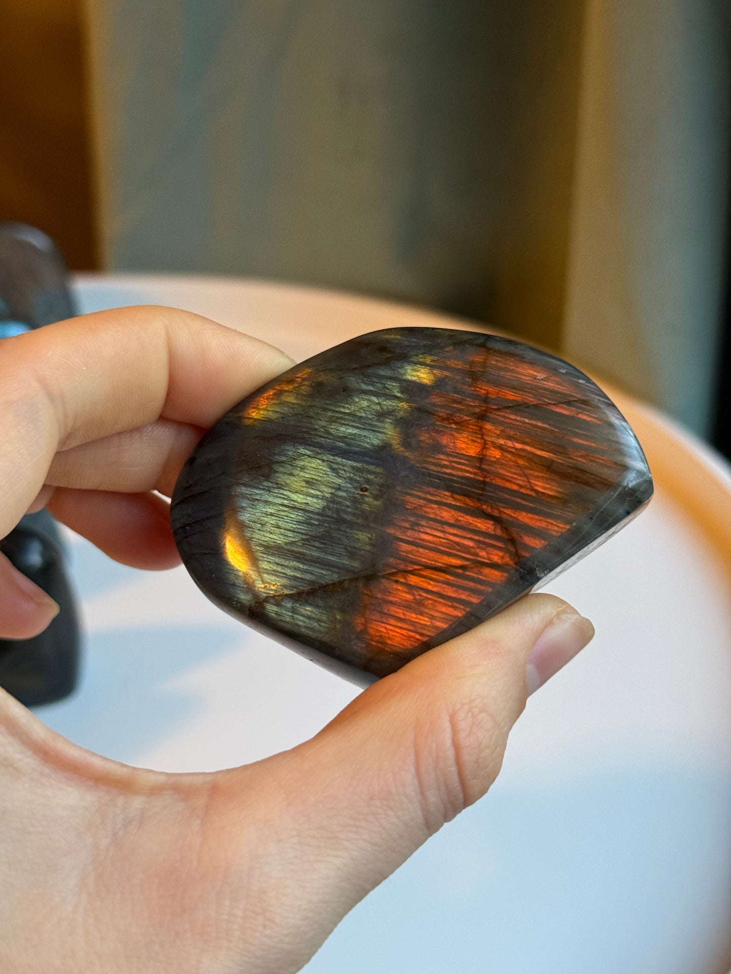 Labradorit freiform ~ H32