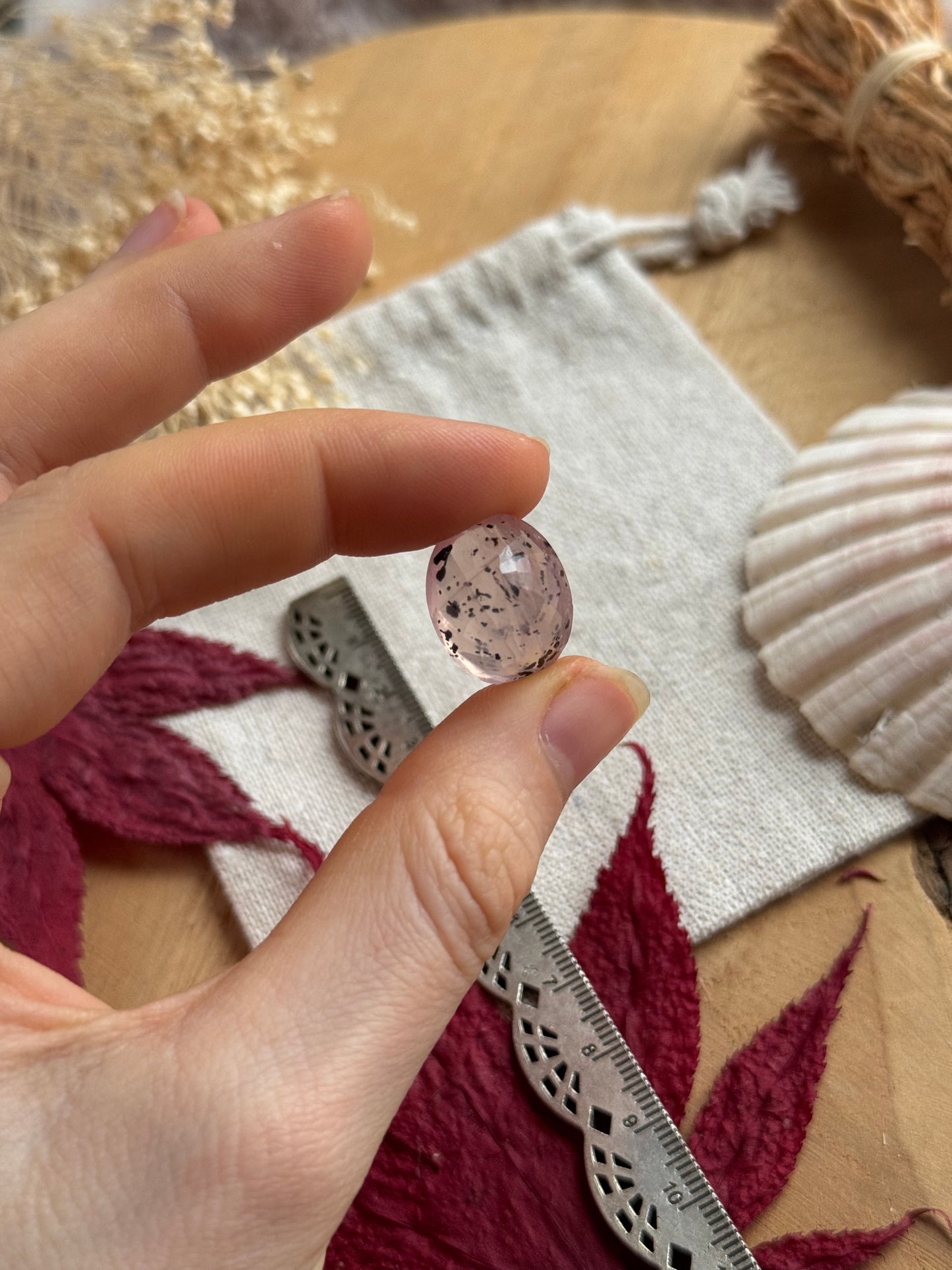 Facettiert Saponit in Quarz/ Drachenfruchtquarz Cabochon ~ DA53