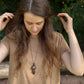Tragebild Spirituelle Kette „Balance“ mit Orakelkarte beigelegt