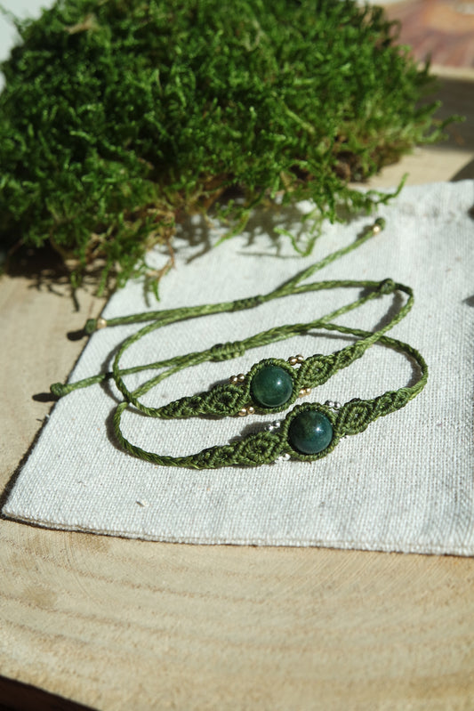 Handgemachtes Makramee Armband mit Moosachat-Perle