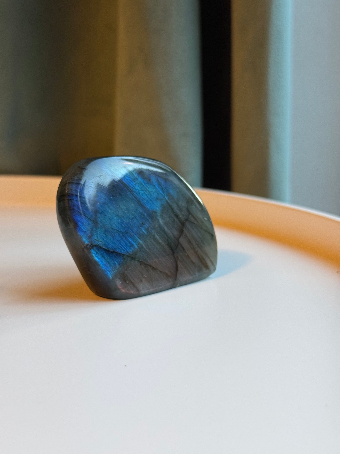 Labradorit freiform ~ H32