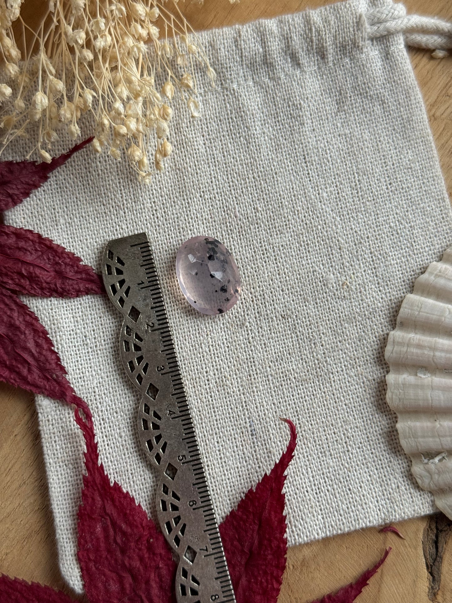 Facettiert Saponit in Quarz/ Drachenfruchtquarz Cabochon ~ DA46