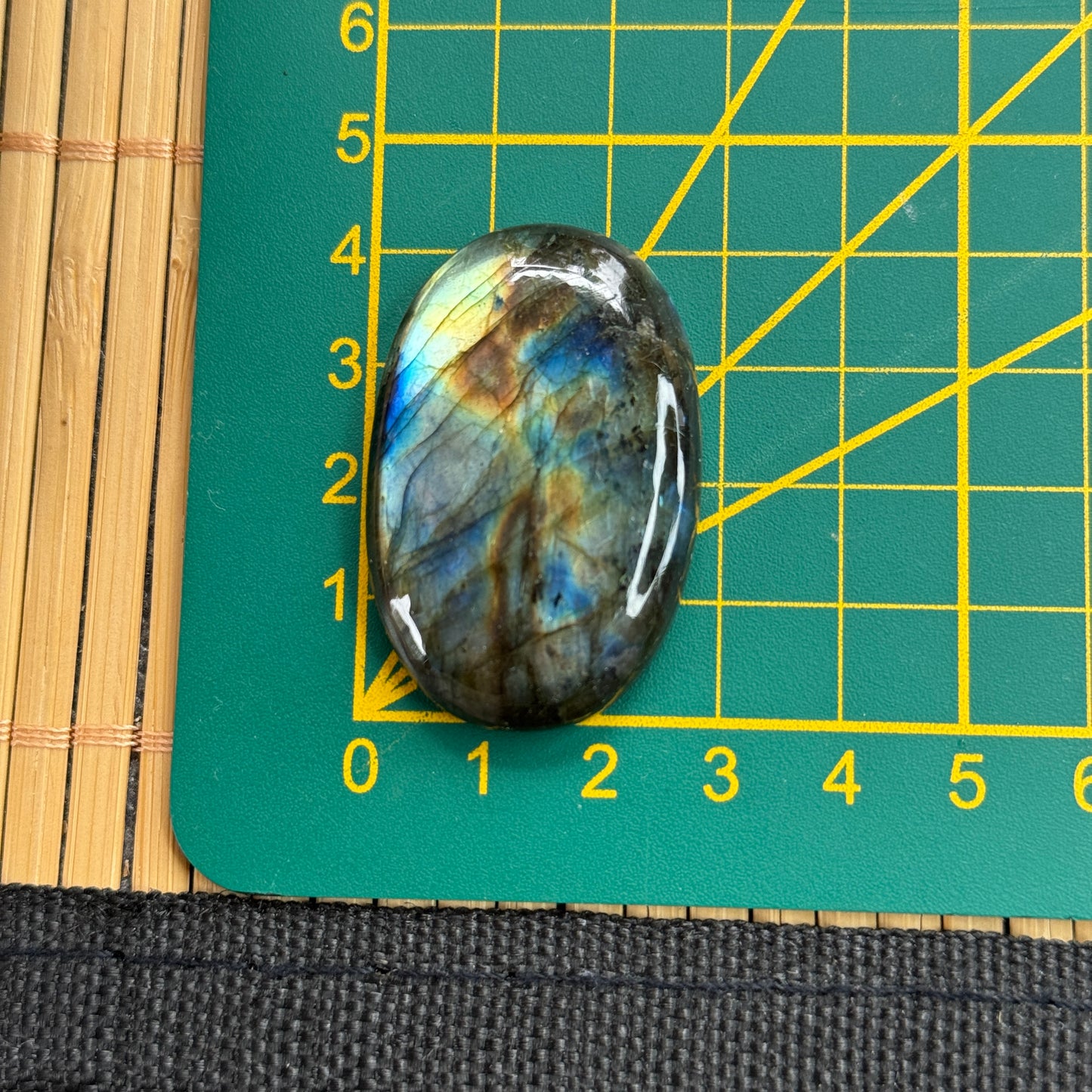 Labradorit Cabochon ~ 12FA