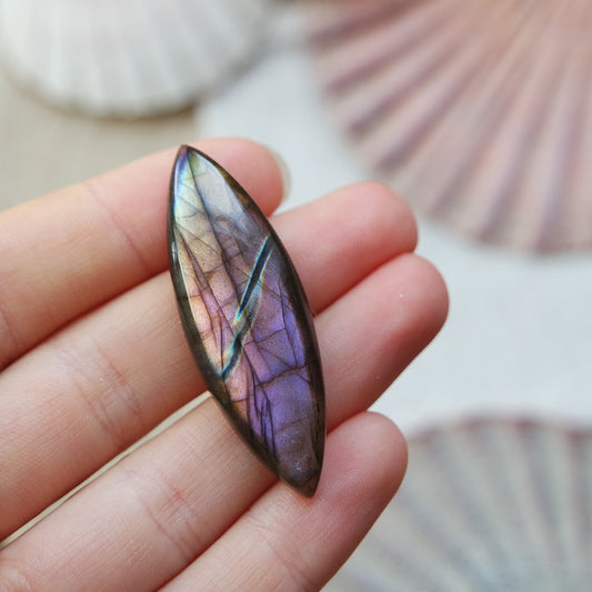 Lila Labradorit Cabochon ~ 21XE