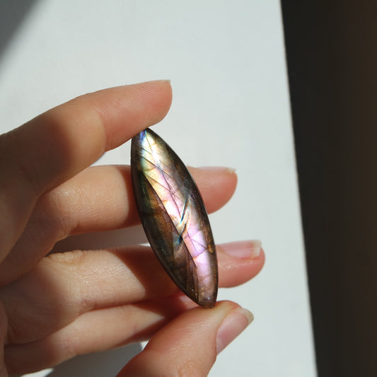 Lila Labradorit Cabochon ~ 21XE