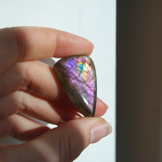 Lila Labradorit Cabochon ~ 21Xi