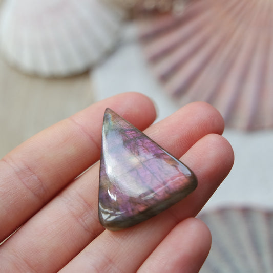 Lila Labradorit Cabochon ~ 21Xj