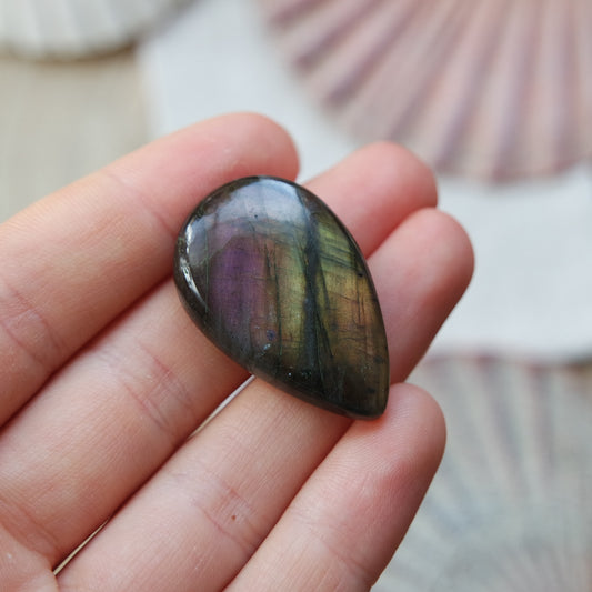 Lila Labradorit Cabochon ~ 21XO