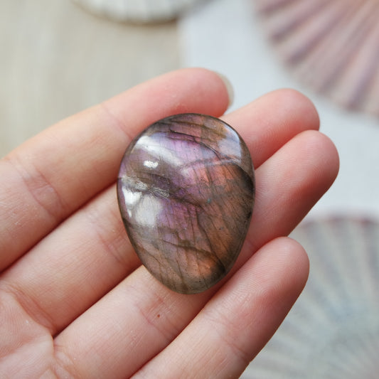 Lila Labradorit Cabochon ~ 21XV