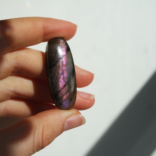 Lila Labradorit Cabochon ~ 21XZ
