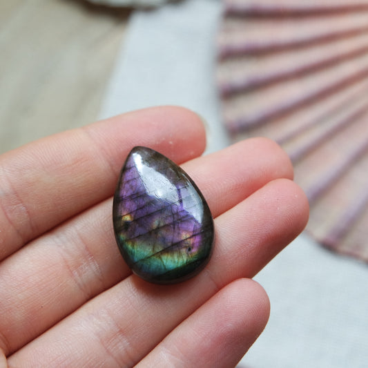 Lila Labradorit Cabochon ~ 16ZZ