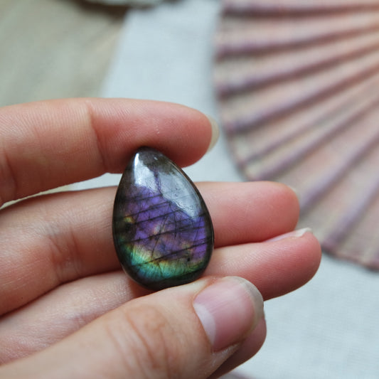 Lila Labradorit Cabochon ~ 16ZZ