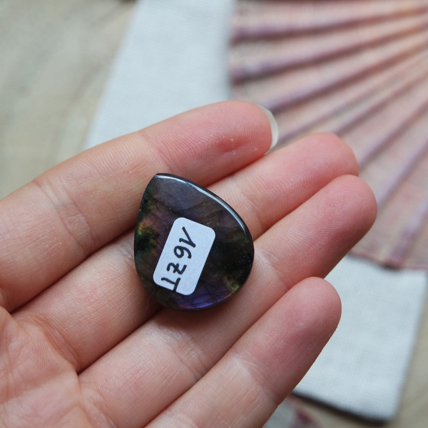 Lila Labradorit Cabochon ~ 16ZT