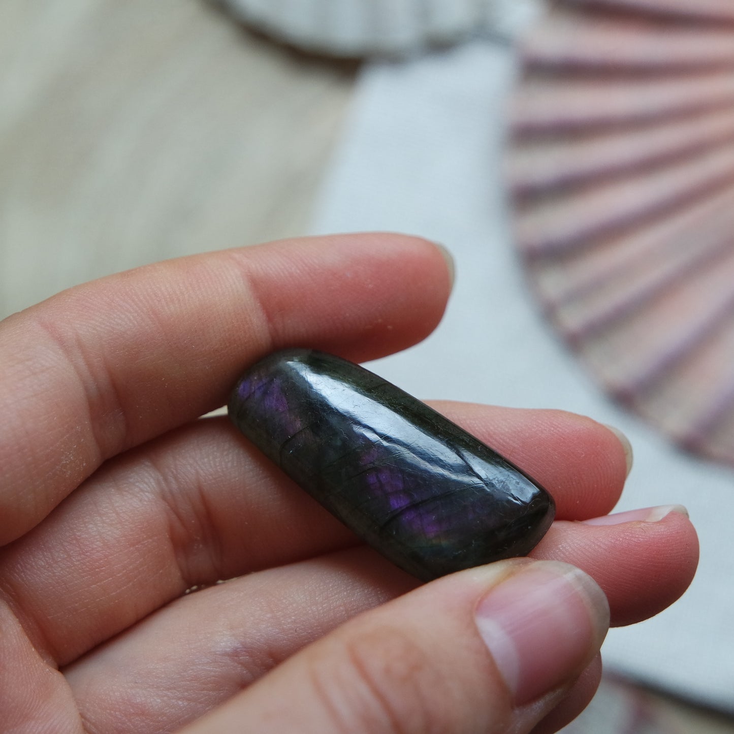 Lila Labradorit Cabochon ~ 16ZJ