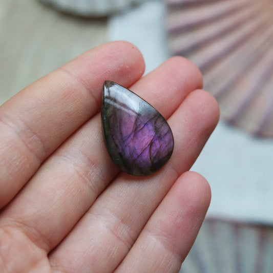 Lila Labradorit Cabochon ~ 7XB