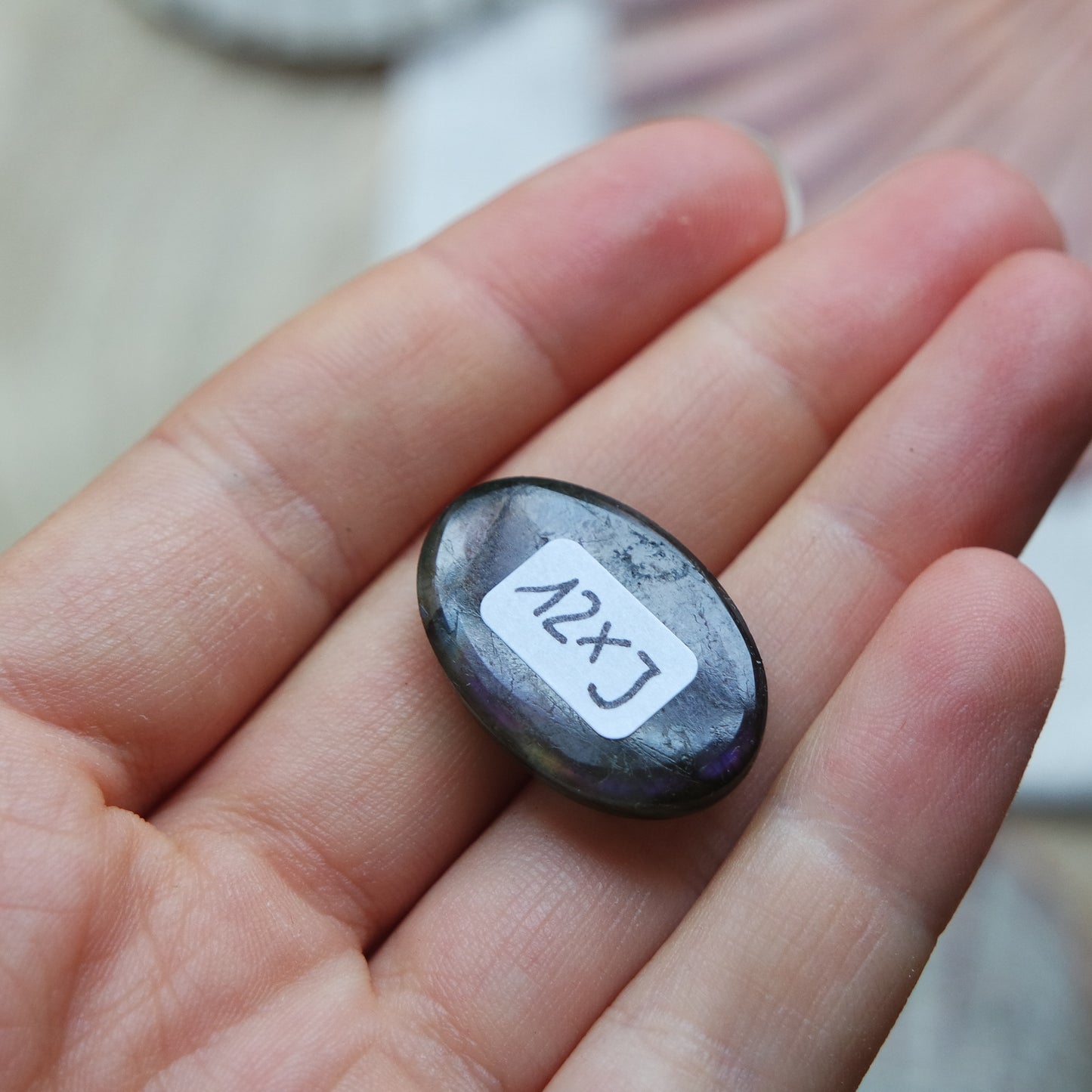 Lila Labradorit Cabochon ~ 12Xj