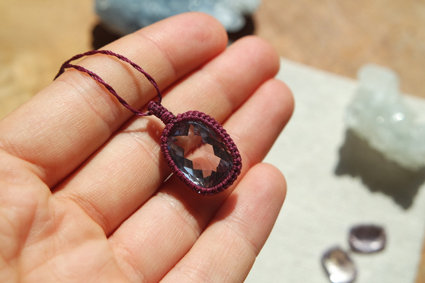 facettierter Amethyst Makramee Kette Lila