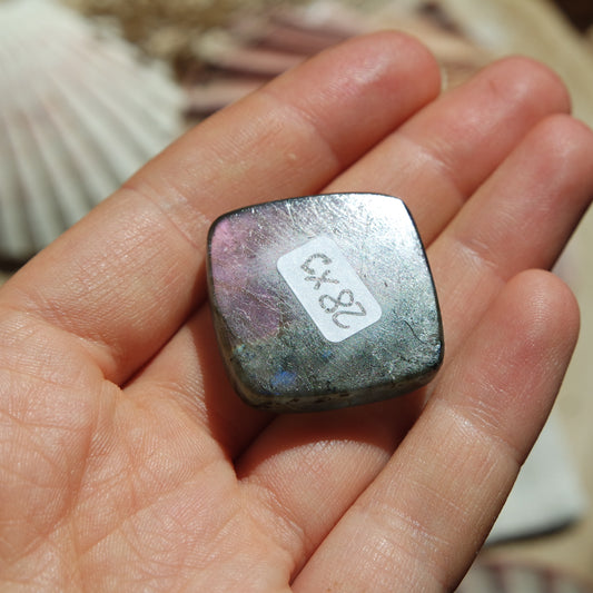 Lila Labradorit Cabochon ~ 28Xj