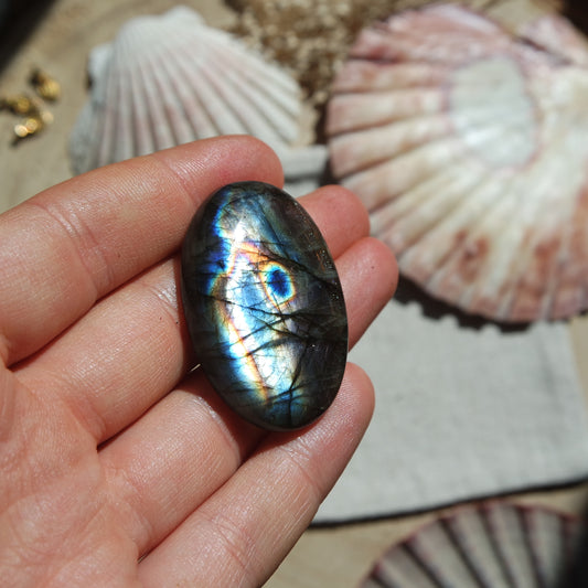 Labradorit Cabochon ~ 42Xi