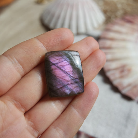 Lila Labradorit Cabochon ~ 18ZL