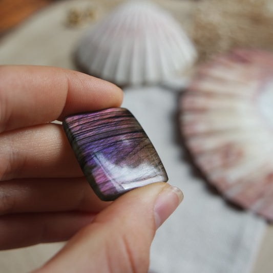 Lila Labradorit Cabochon ~ 18ZM