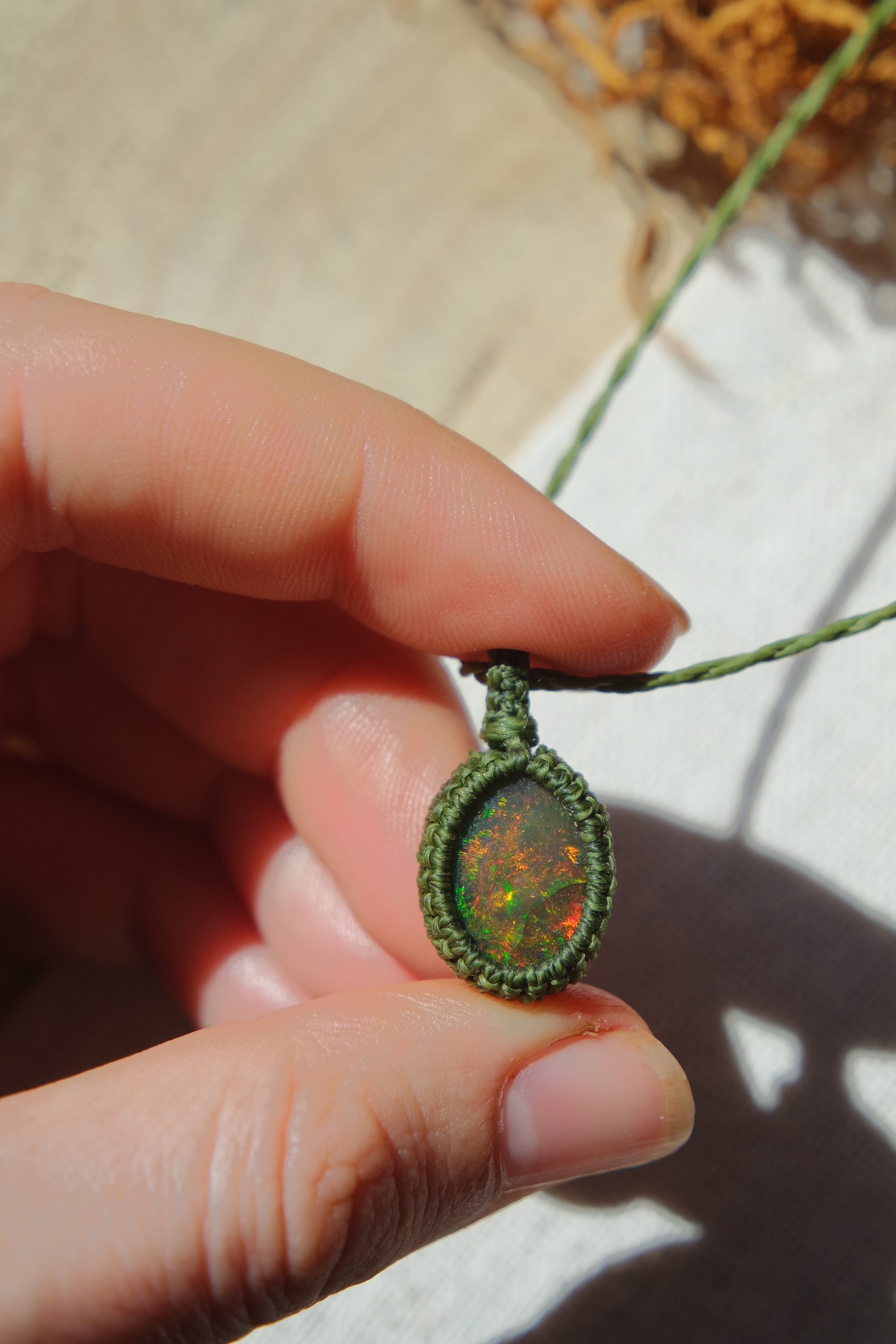 Spiritueller Schmuck – Opal Kette mit Seelenbotschaft