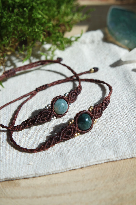 Schmuckstück „Moosachat“ – Makramee Armband in Braun