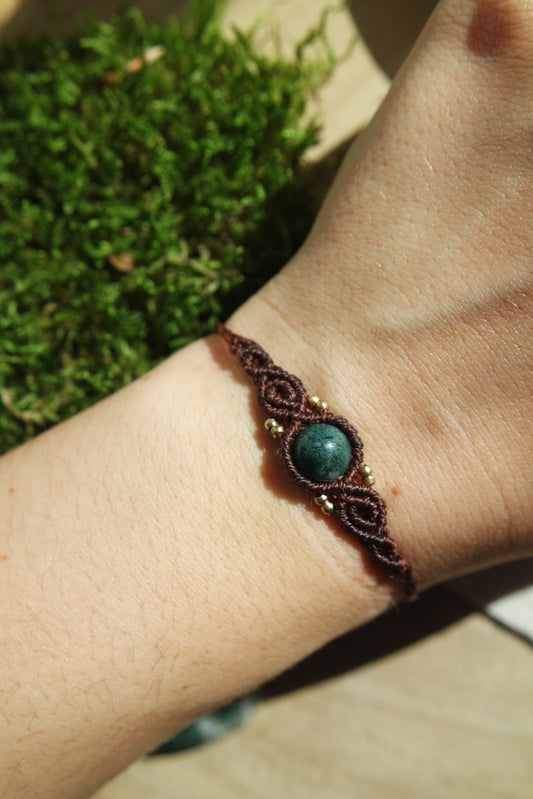 Handgemachtes Makramee Armband in Braun mit Moosachat-Perle