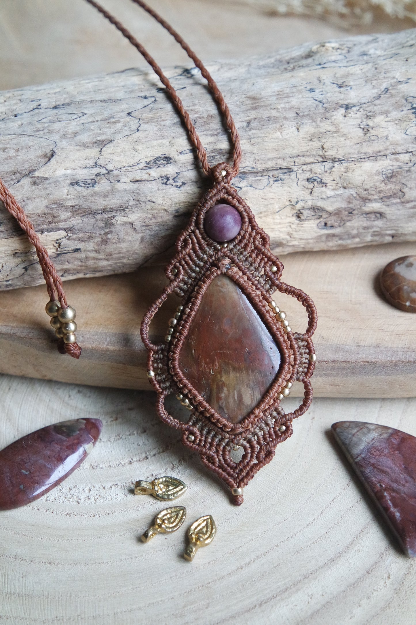 Versteinertes Holz Makramee Kette ~ Feuer