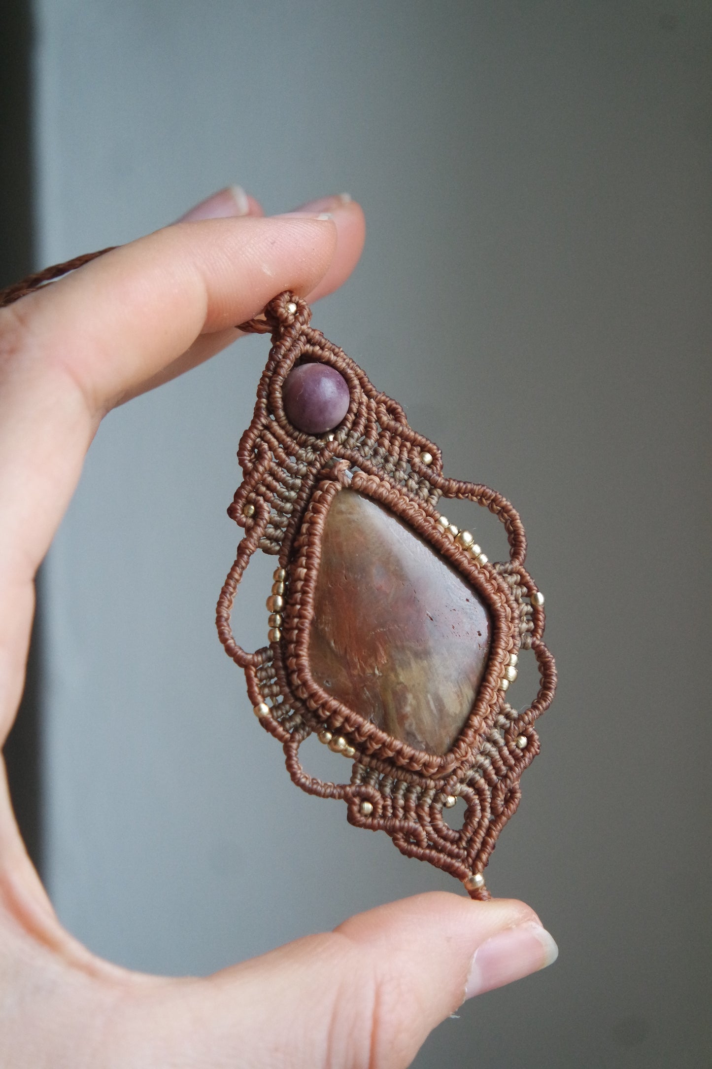 Versteinertes Holz Makramee Kette ~ Feuer