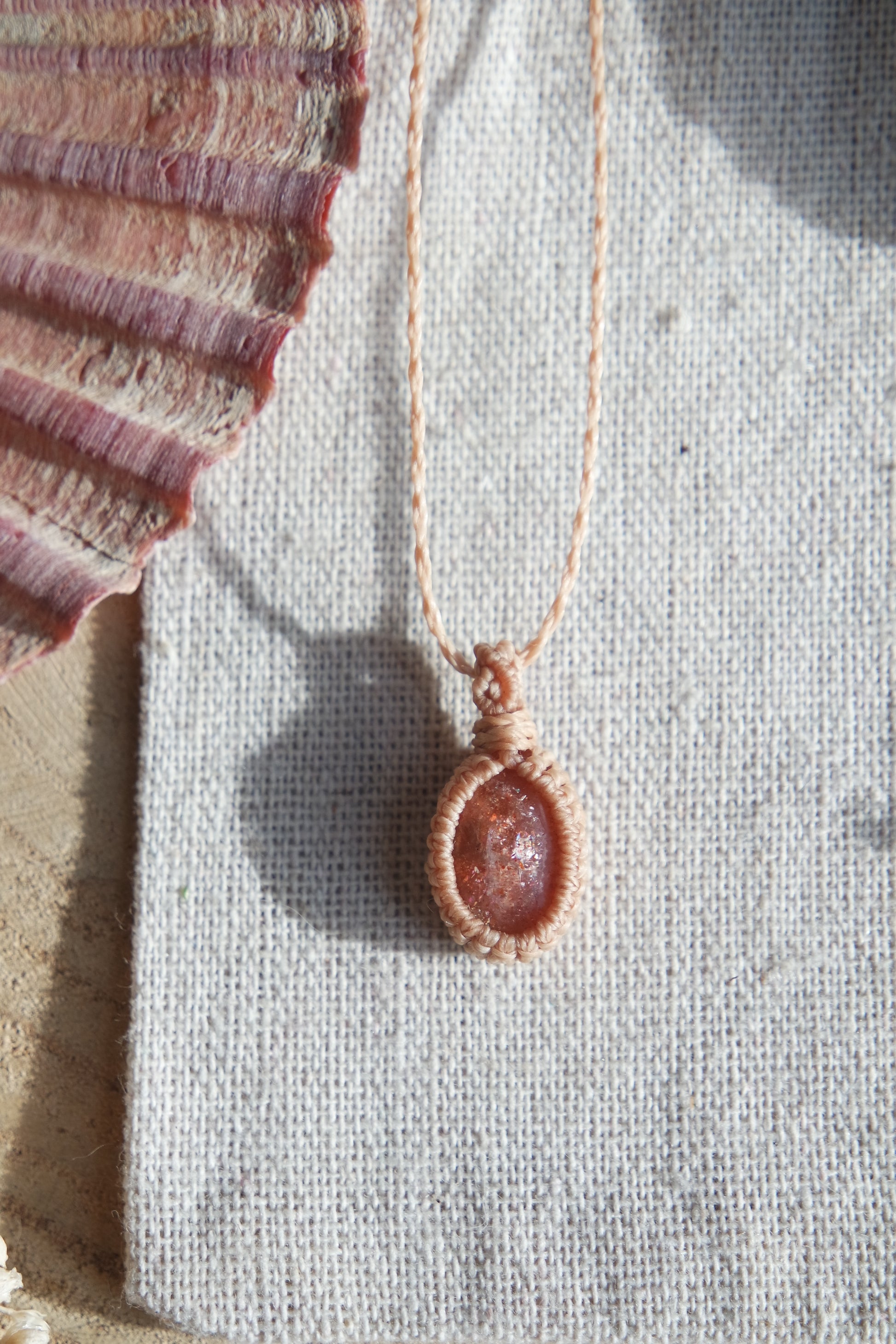 Spiritueller Schmuck – Sonnenstein Kette handmade