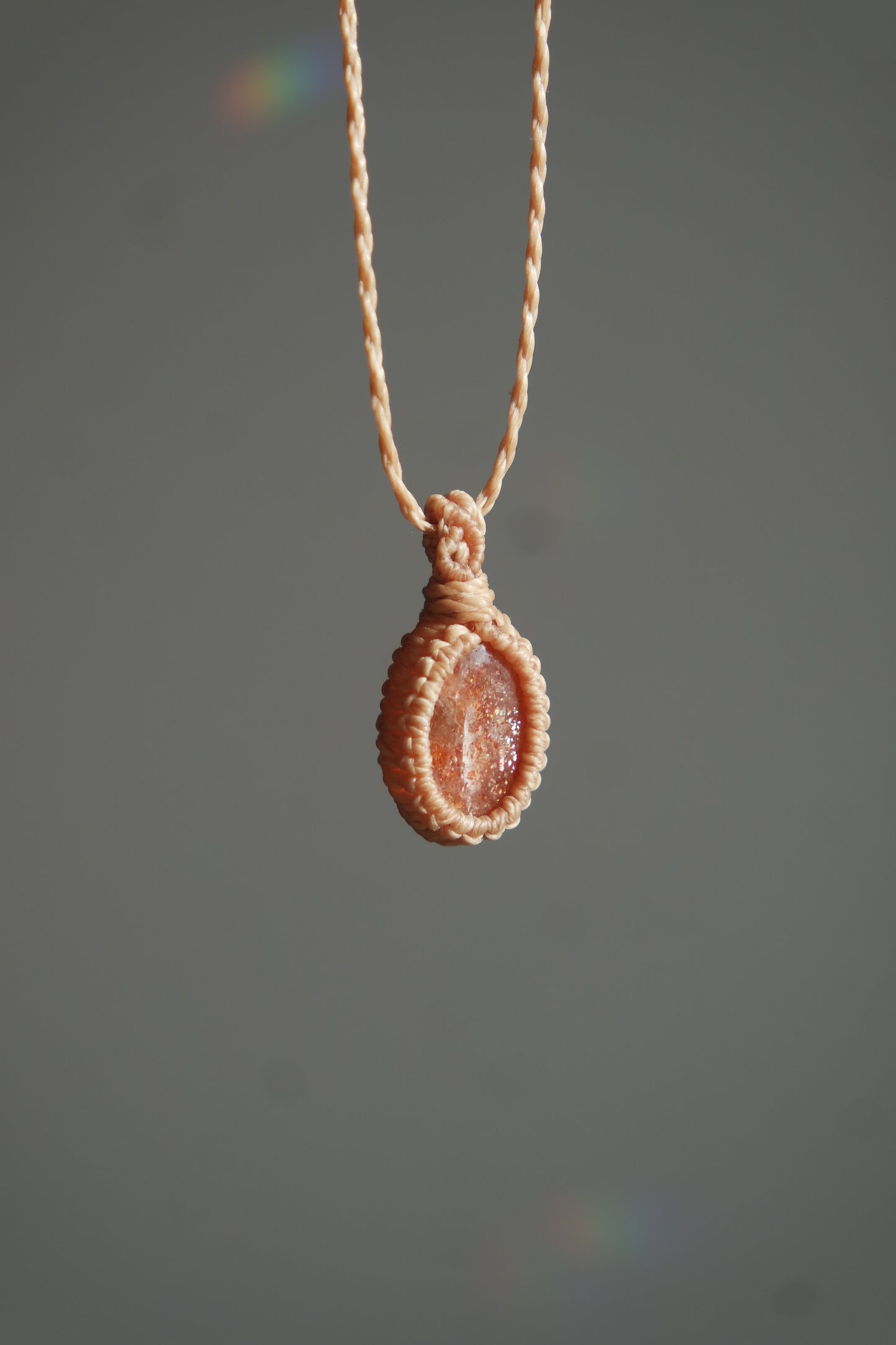 Makramee Kette „Sonnenlicht“ mit Sonnenstein