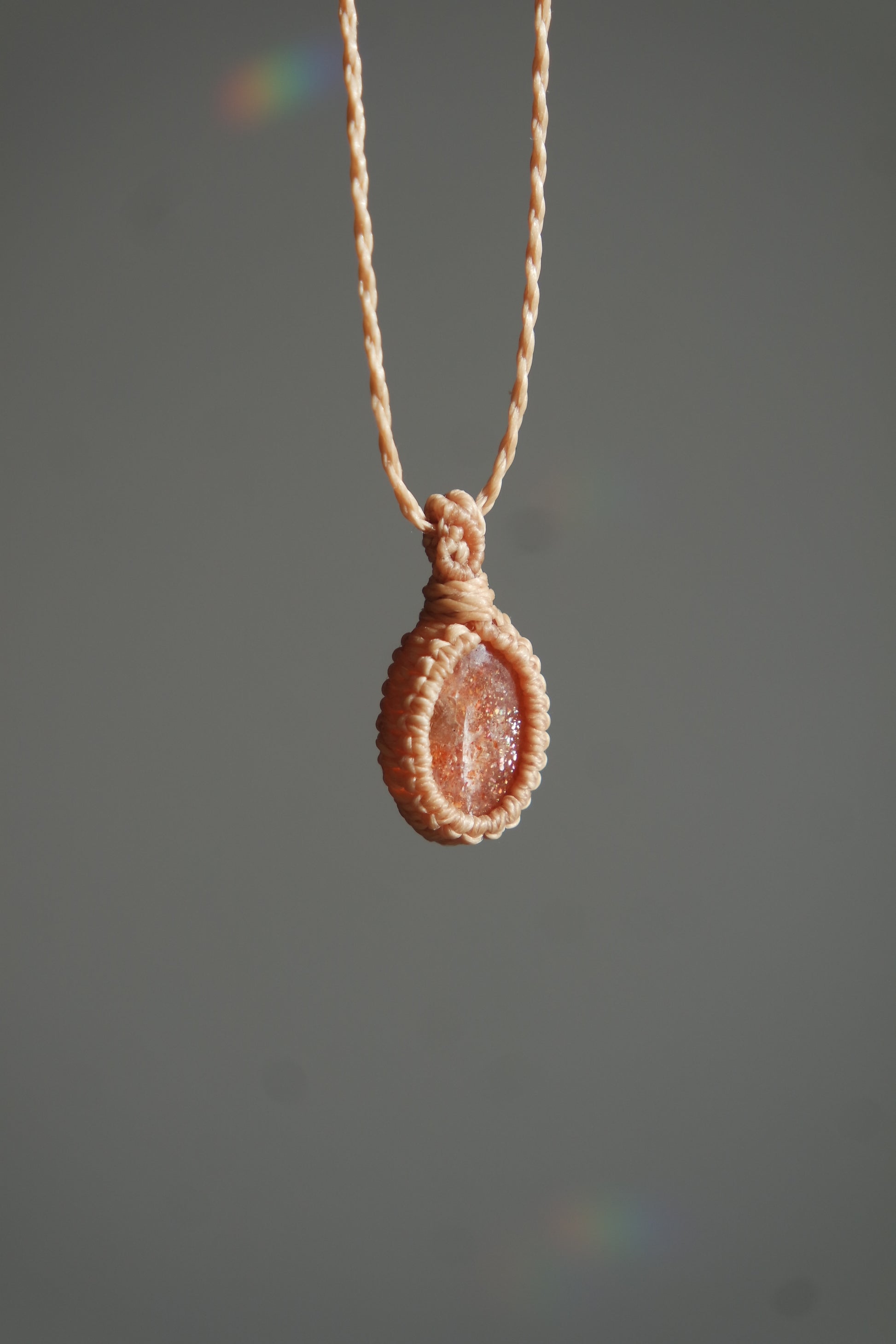 Makramee Kette „Sonnenlicht“ mit Sonnenstein