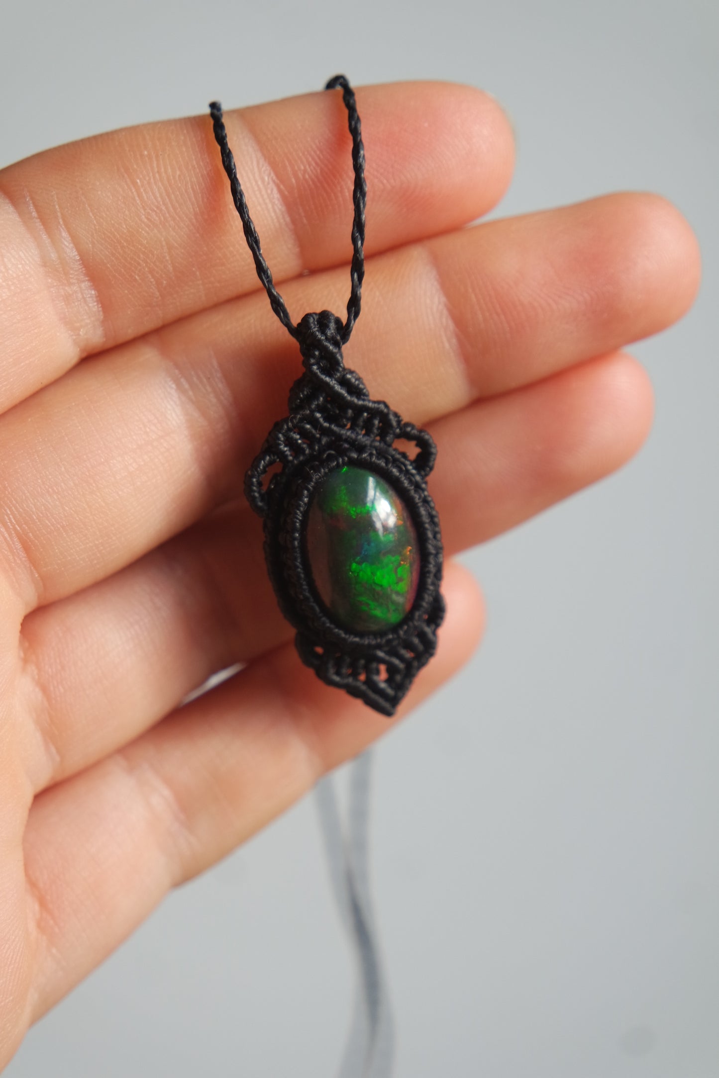 Handarbeit Schmuck – schwarze Makramee Kette