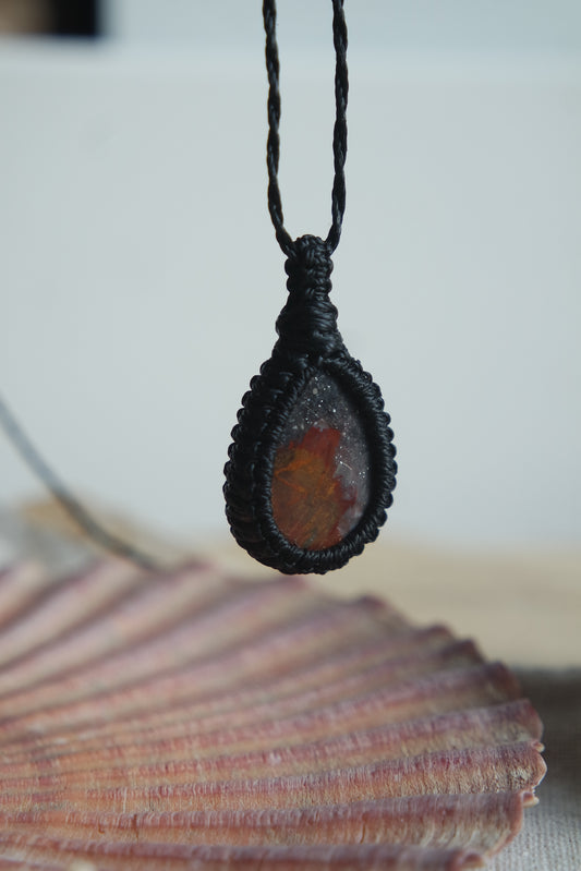 Handarbeit Schmuck – goldbraunes Makramee