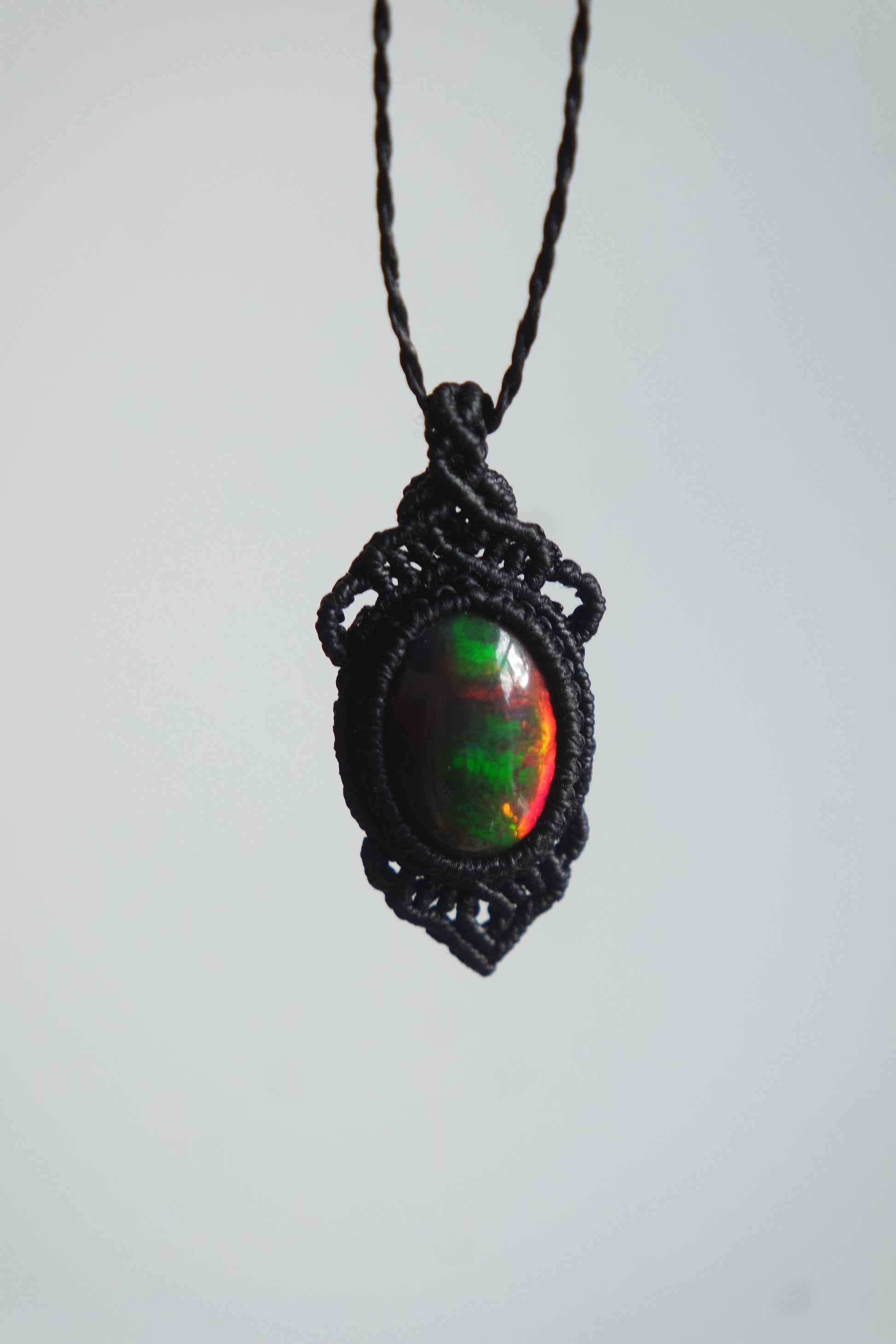 Schmuckstück „Flammenlicht“ inspiriert vom Element Feuer