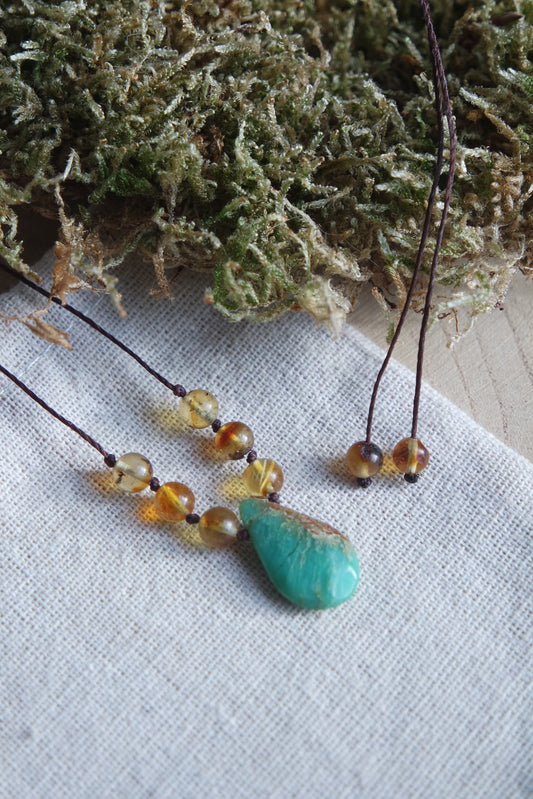 Boho Kette mit Edelsteinanhänger Waldlicht