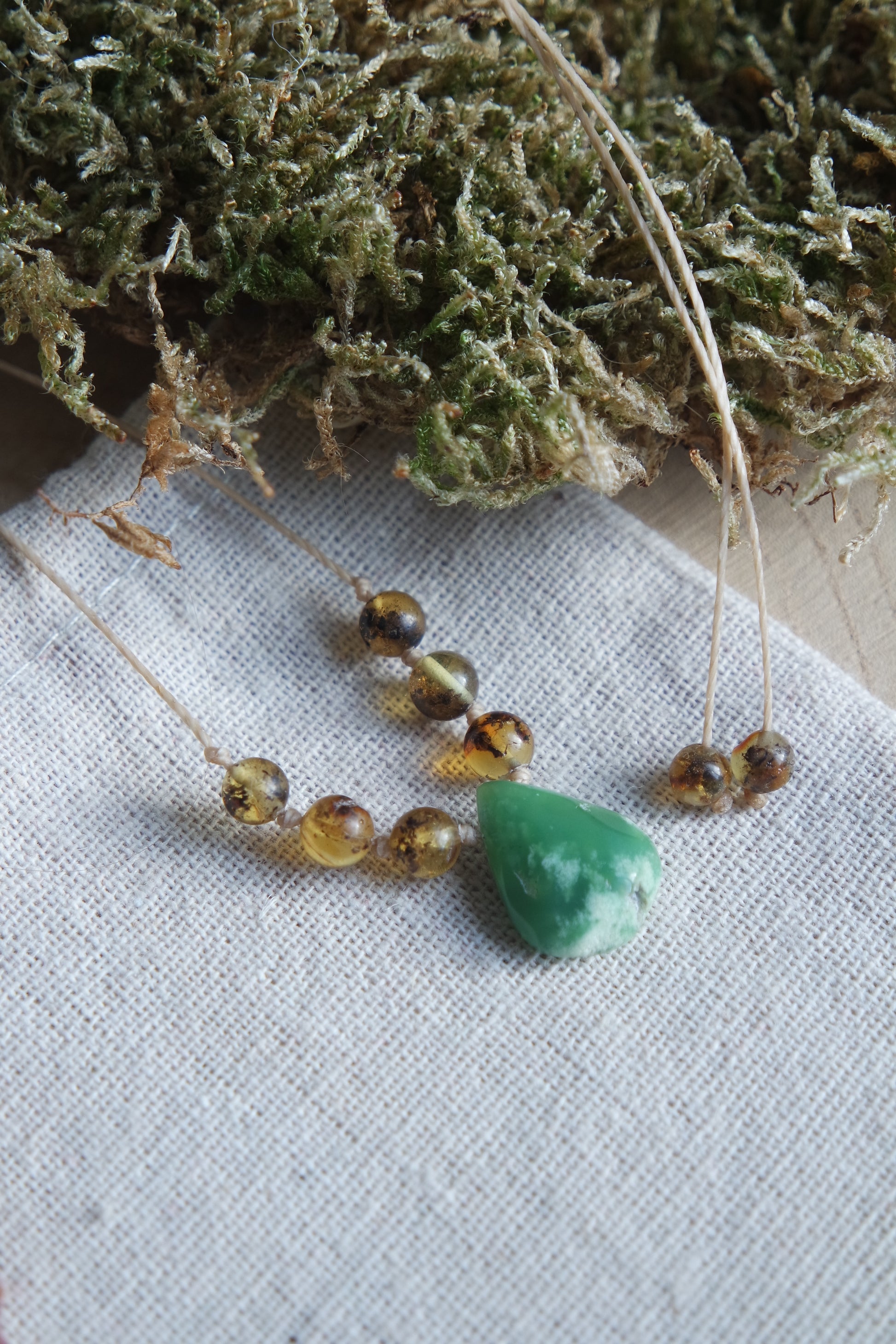 Makramee Kette Lebenslicht mit Chrysopras und Bernstein