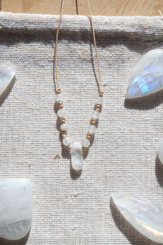 Weiße Labradorit Makramee Kette