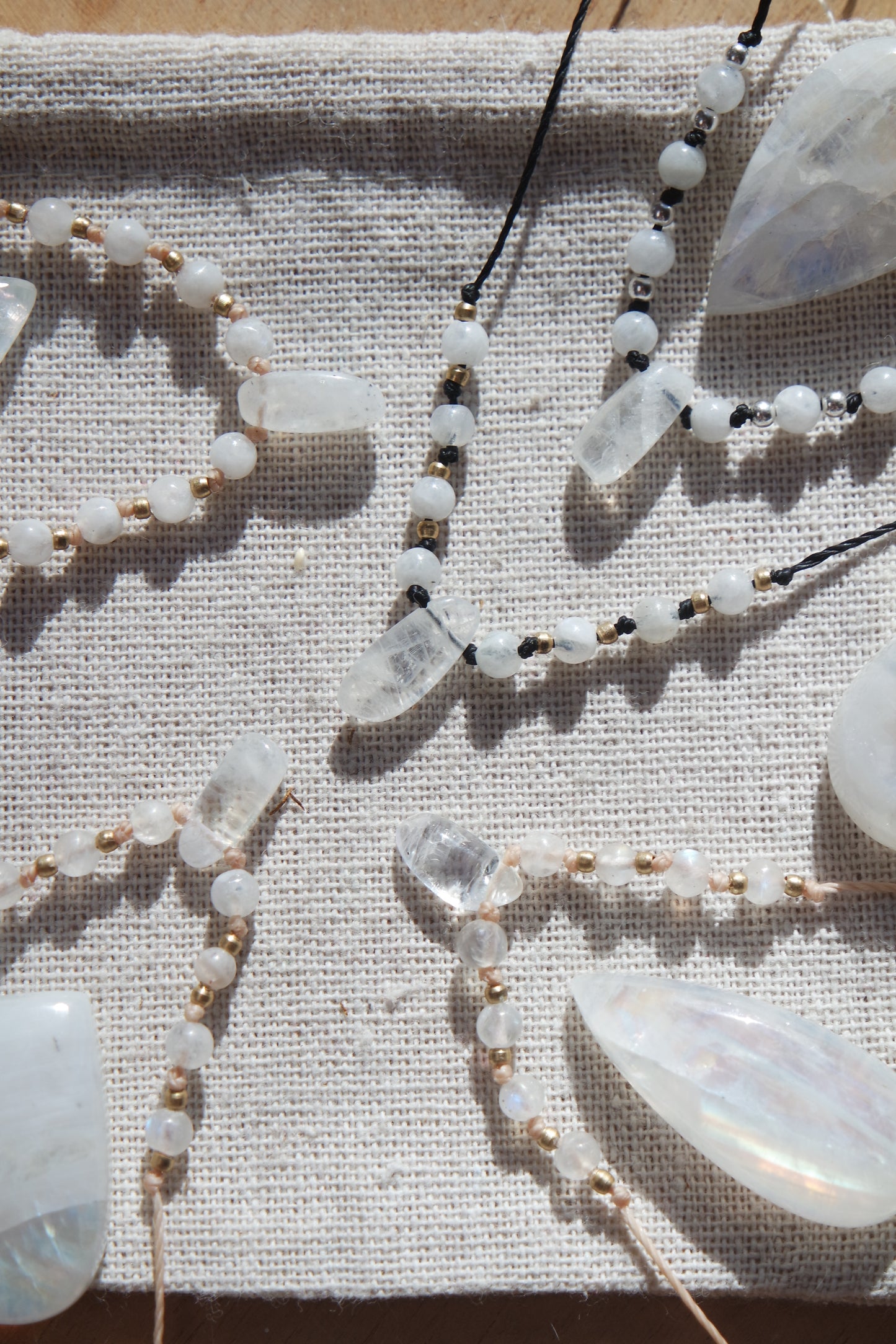 Weiße Labradorit Makramee Kette