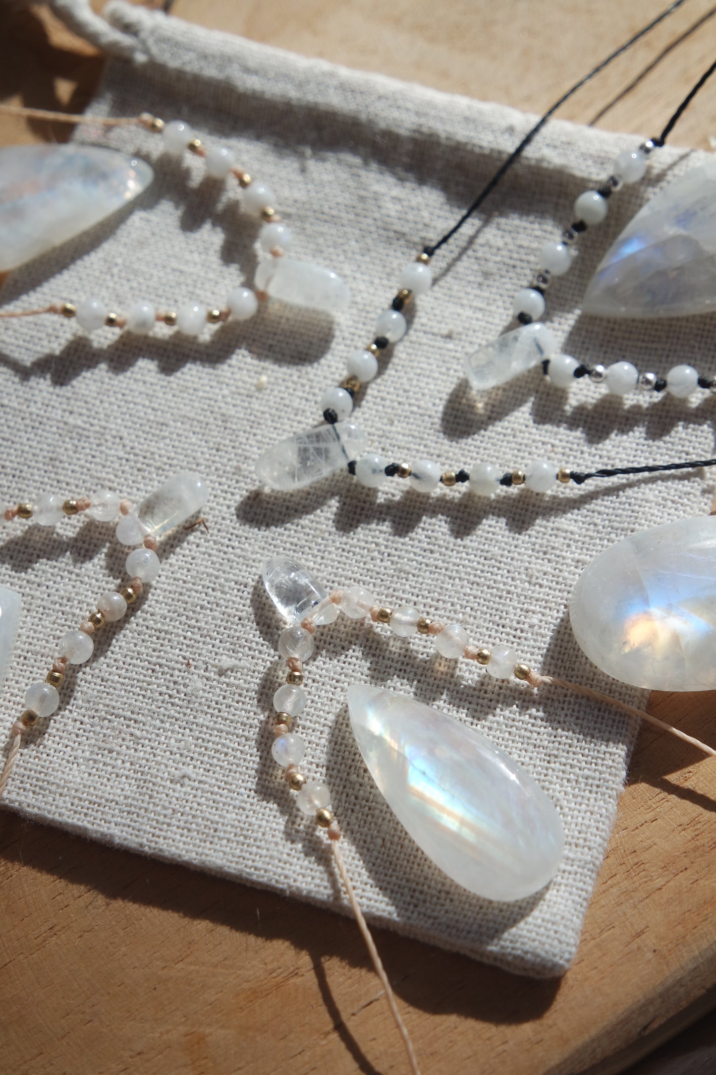 Weiße Labradorit Makramee Kette