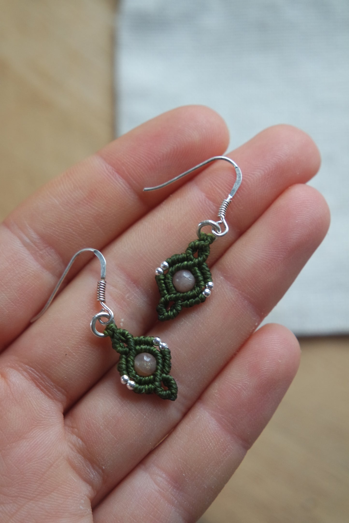 Mondstein Makramee Ohrringe ~ GRÜN