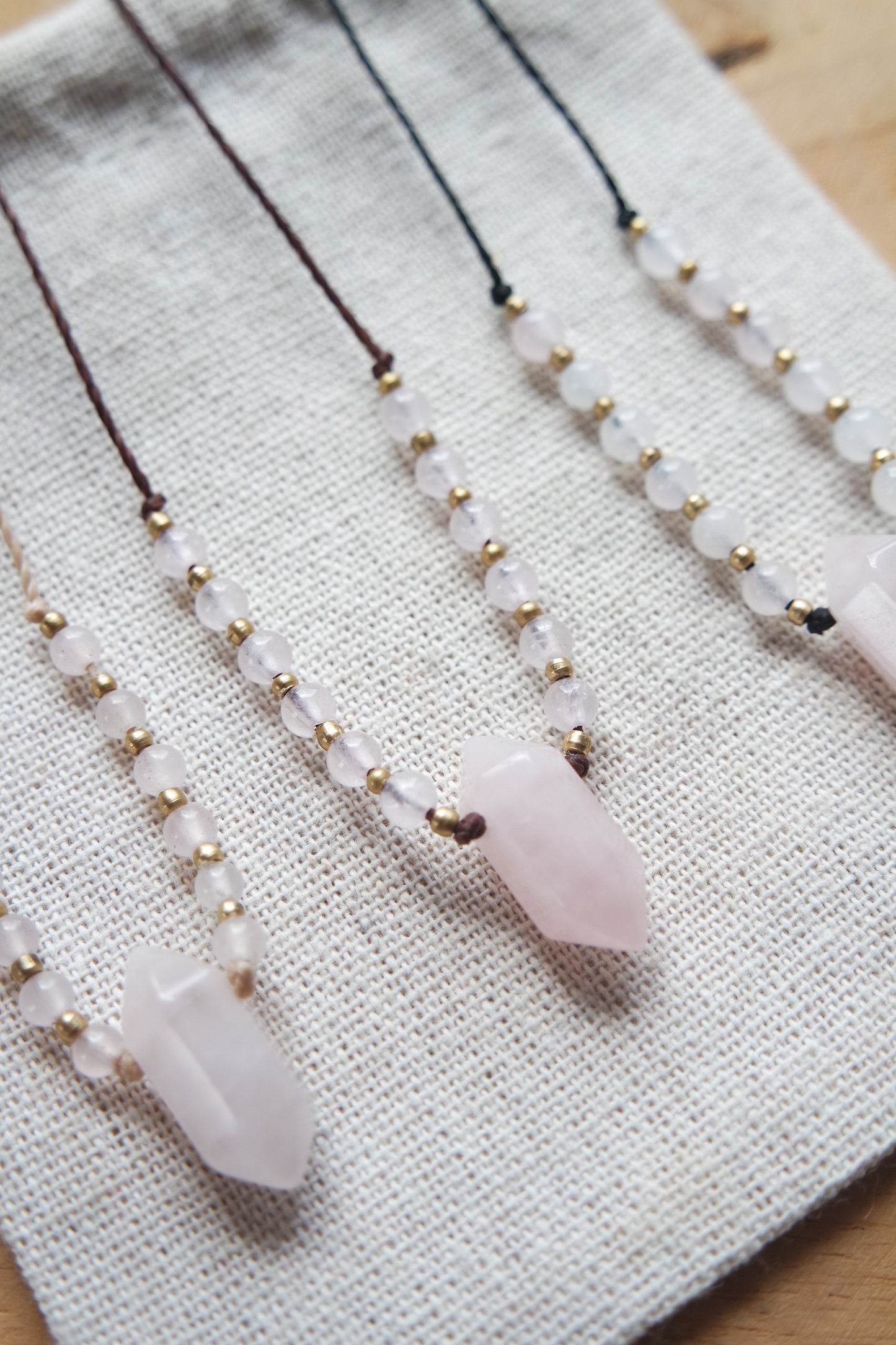 Rosenquarz Makramee Kette