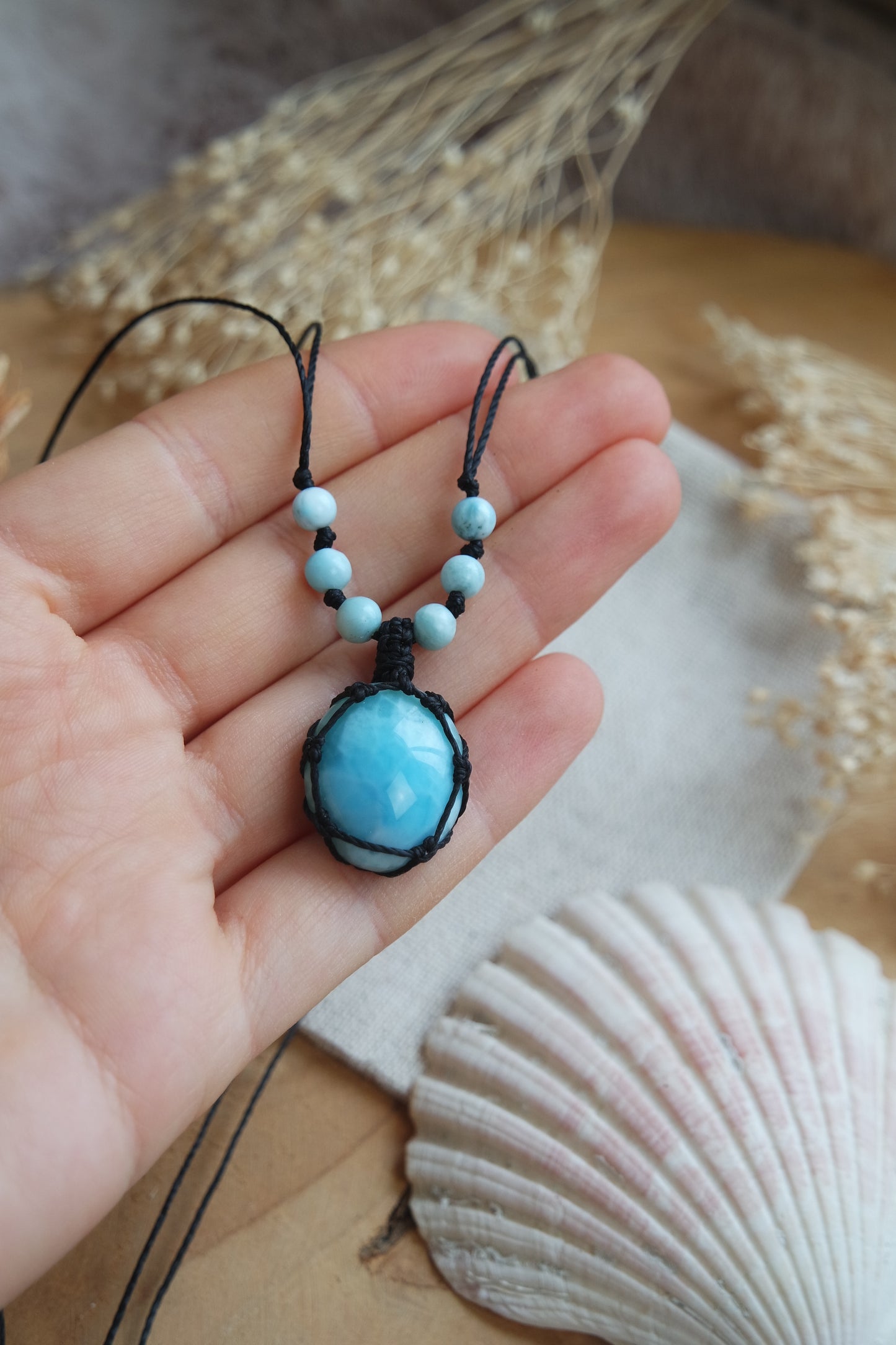 Larimar Edelstein mit sanftem Blau Naturstein Schmuck