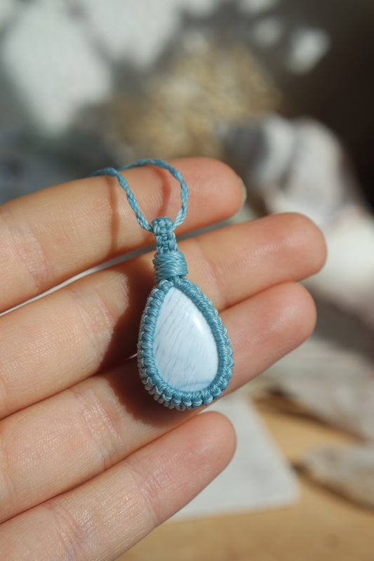 Blauer Opal Makramee Kette ~ Wellenreiter