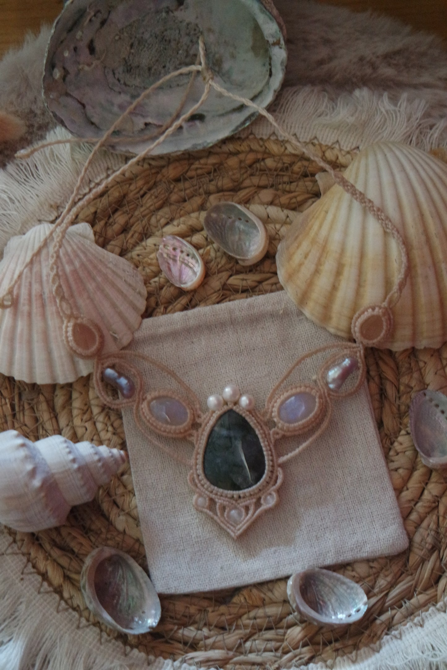 Moosachat, Rosenquarz, weißer labradorit & Perle Makramee Collier