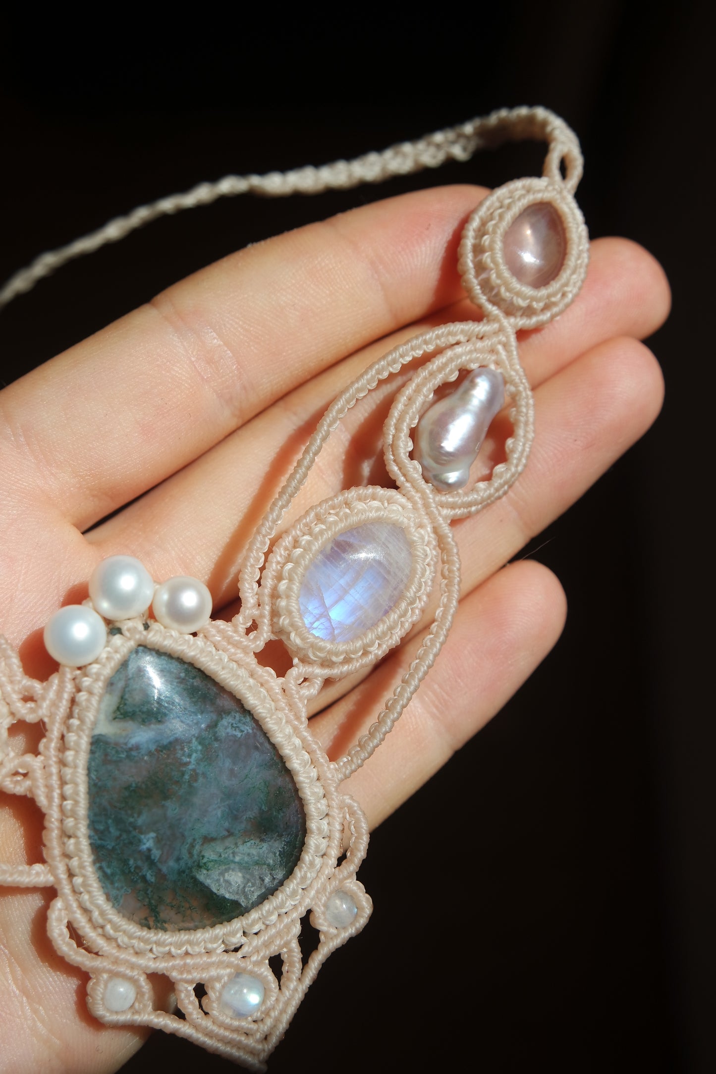 Moosachat, Rosenquarz, weißer labradorit & Perle Makramee Collier