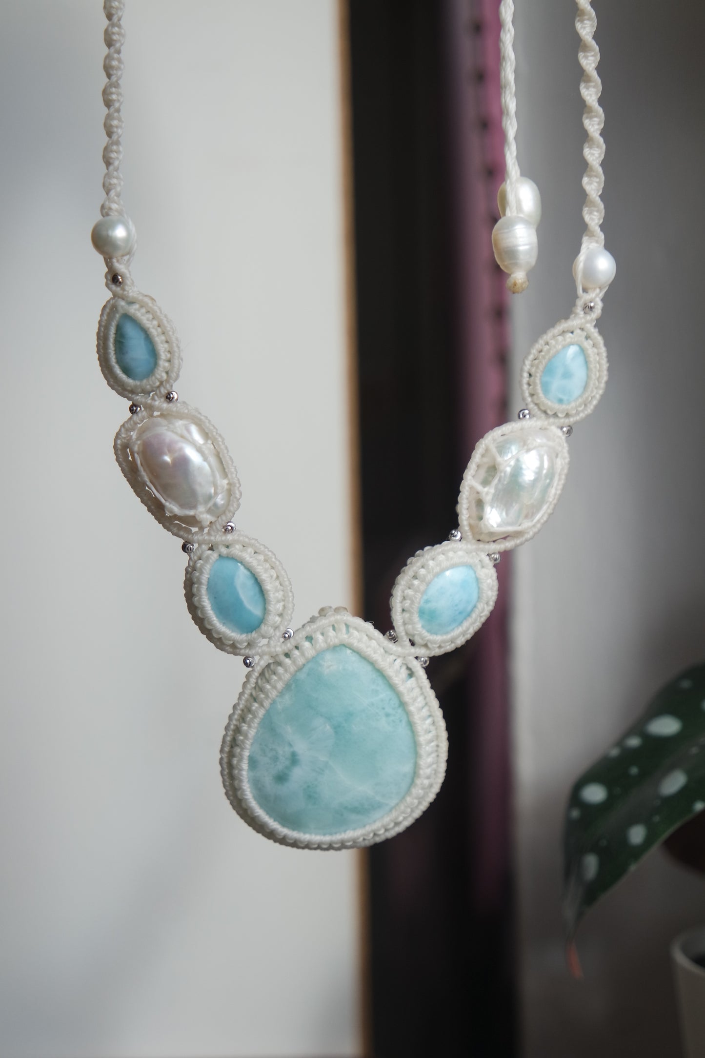 Larimar & Perle Makramee Collier