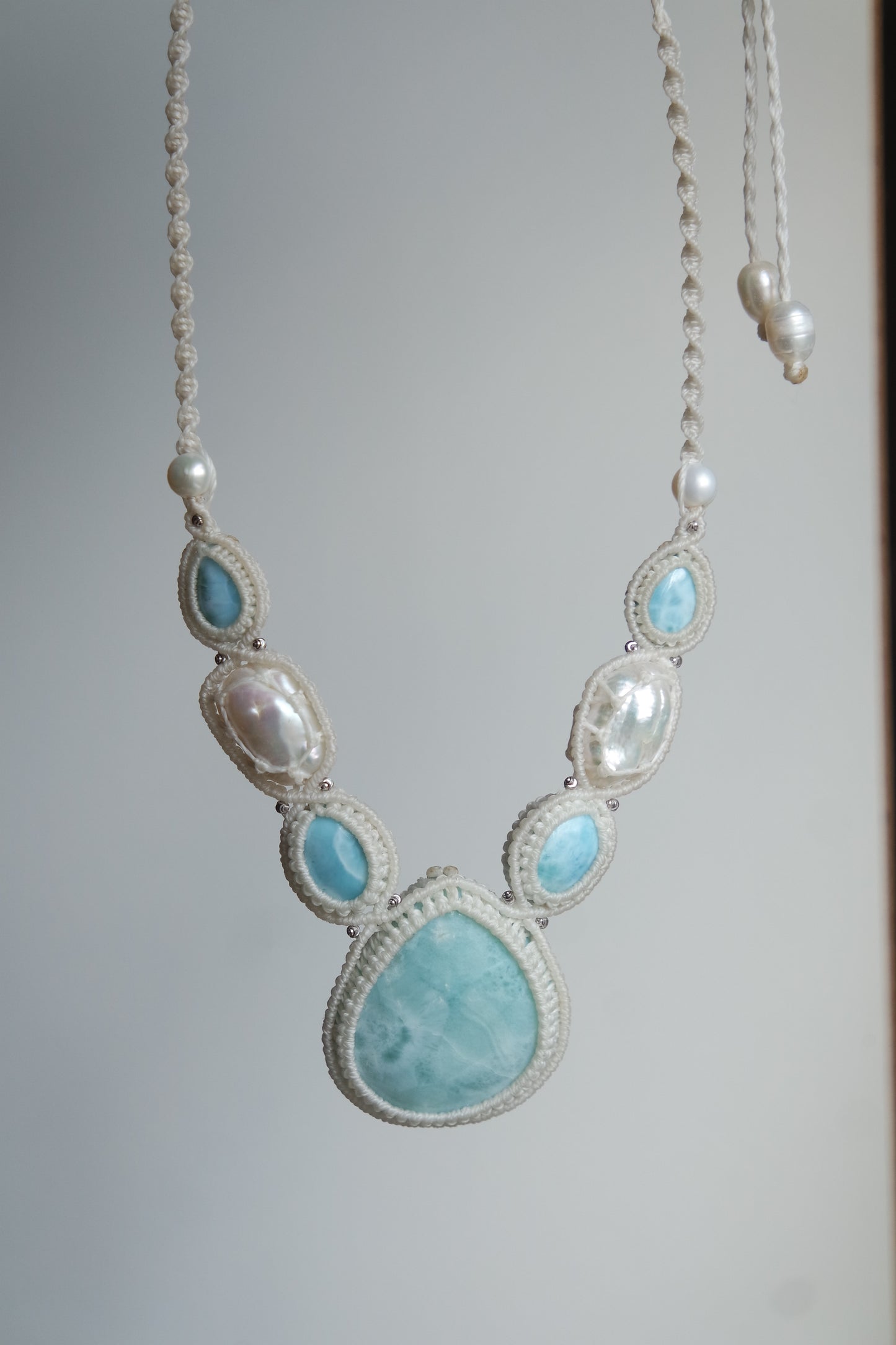 Larimar & Perle Makramee Collier